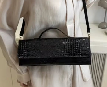 Pre-Order SIMPLE CLUTCH