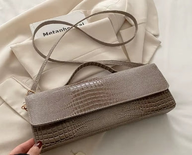 Pre-Order SIMPLE CLUTCH