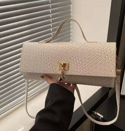 Pre-Order SIMPLE CLUTCH