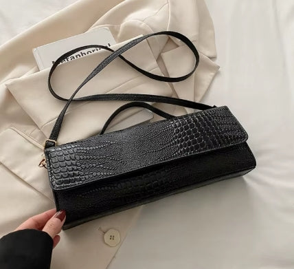 Pre-Order SIMPLE CLUTCH